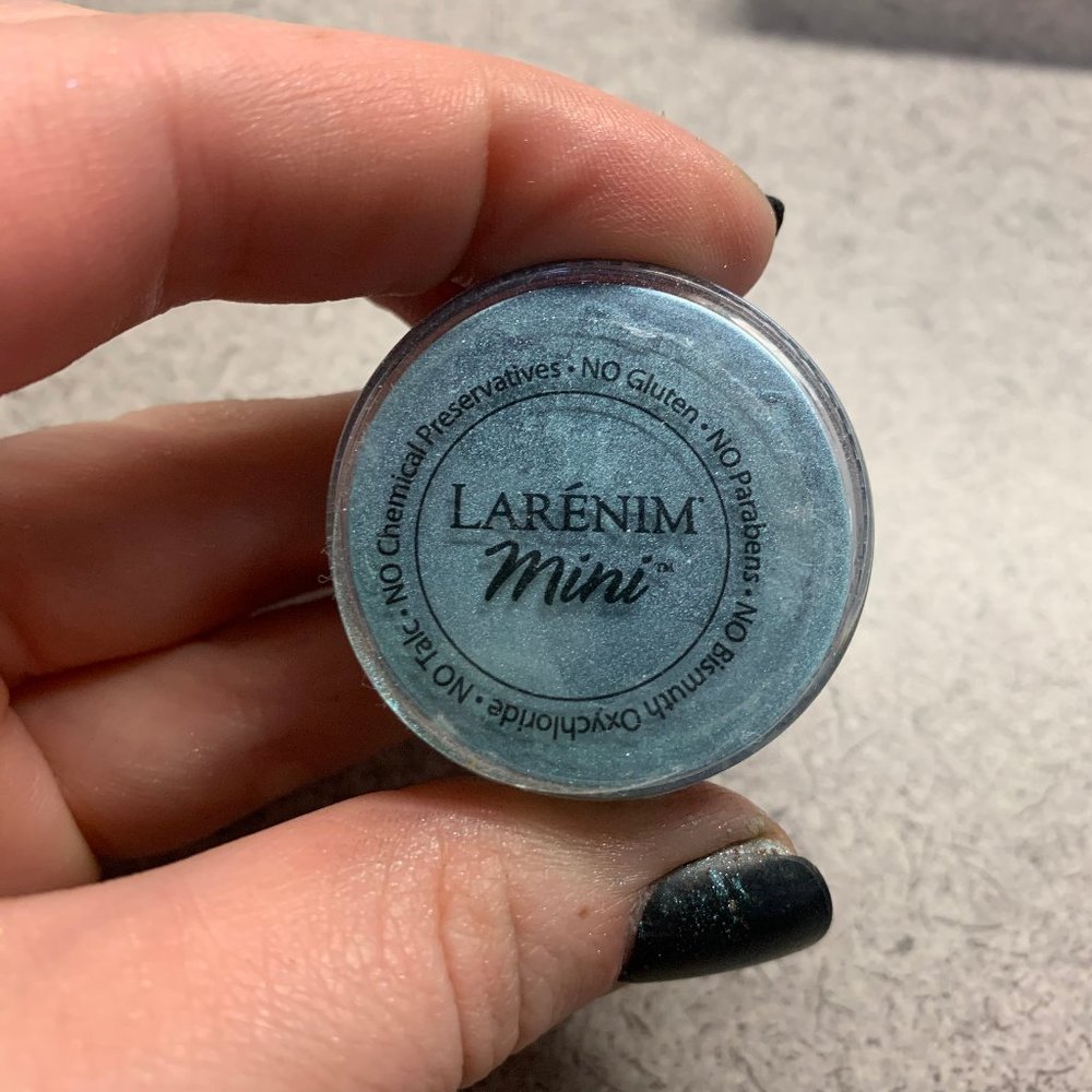 Larenim Mineral Powder Eye Color - Mystic Breeze